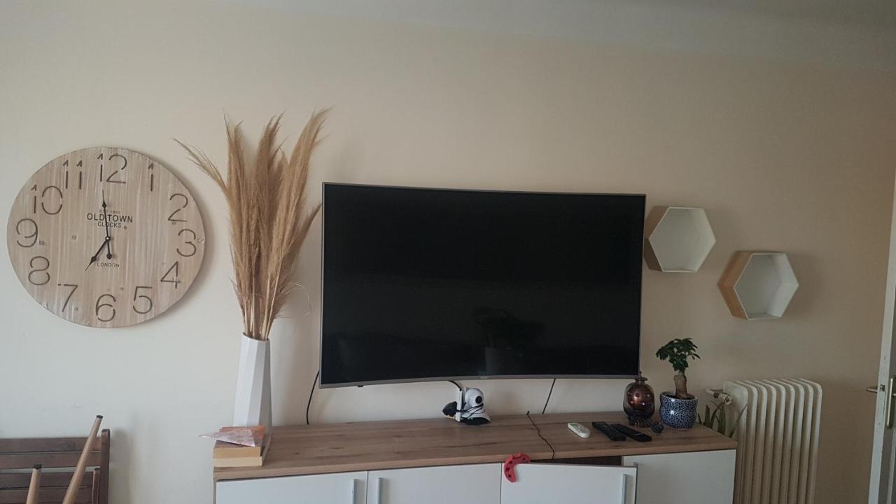 Parking Gratuit A Cote Appartement 2 Chambres 47M2 Climatise A Cote Aeroport-Tram Sur Place-Plage 6 Min-Centre Ville 16 Min Avec Tram-Free Parking, 47M2 Apartment 2 Rooms,Air-Conditioned Next To The Airport- Tram On Spot- 6 Min Beach- 16Min Center Appartement Nice