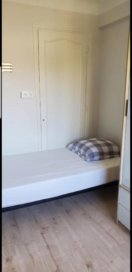 Appartamento Parking gratuit à côté appartement 2 Chambres 47m2 climatisé à côté aéroport-Tram sur place-Plage 6 min-Centre ville 16 min avec tram-Free parking, 47m2 apartment 2 rooms,air-conditioned next to the airport- tram on spot- 6 min beach- 16min center Nizza